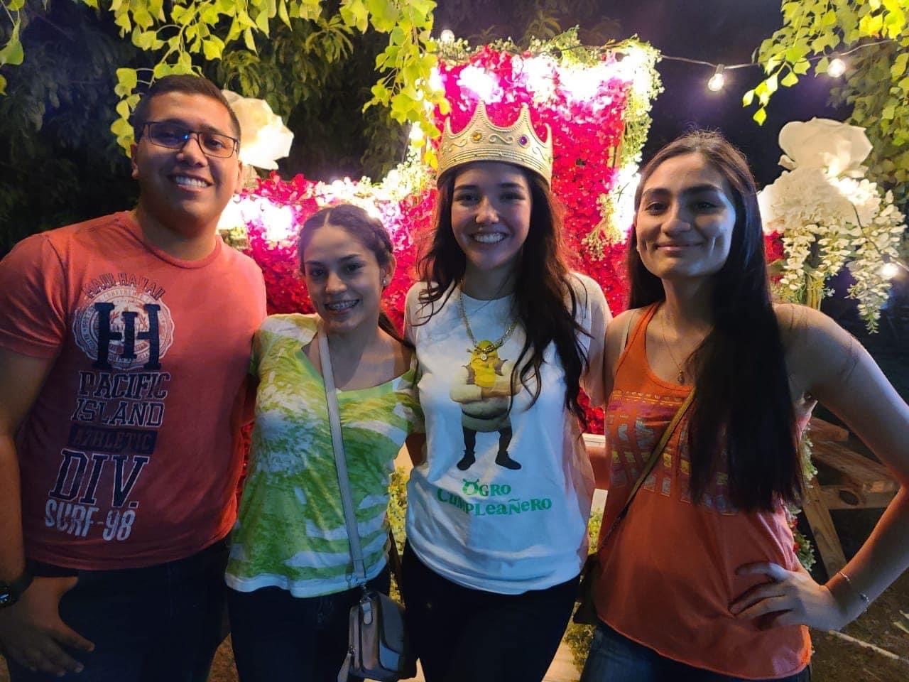Nicole pasa divertido cumpleaños