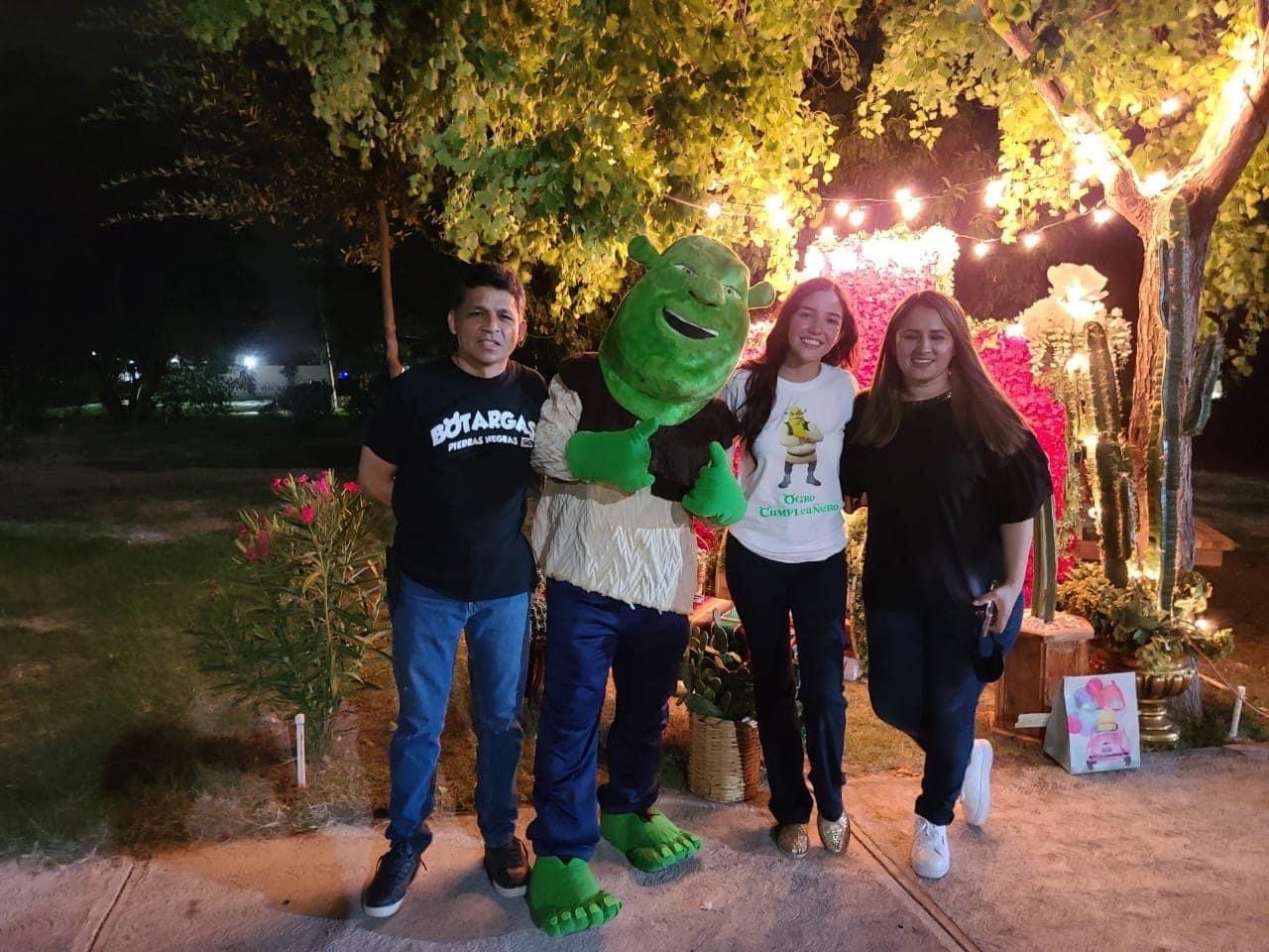Nicole pasa divertido cumpleaños