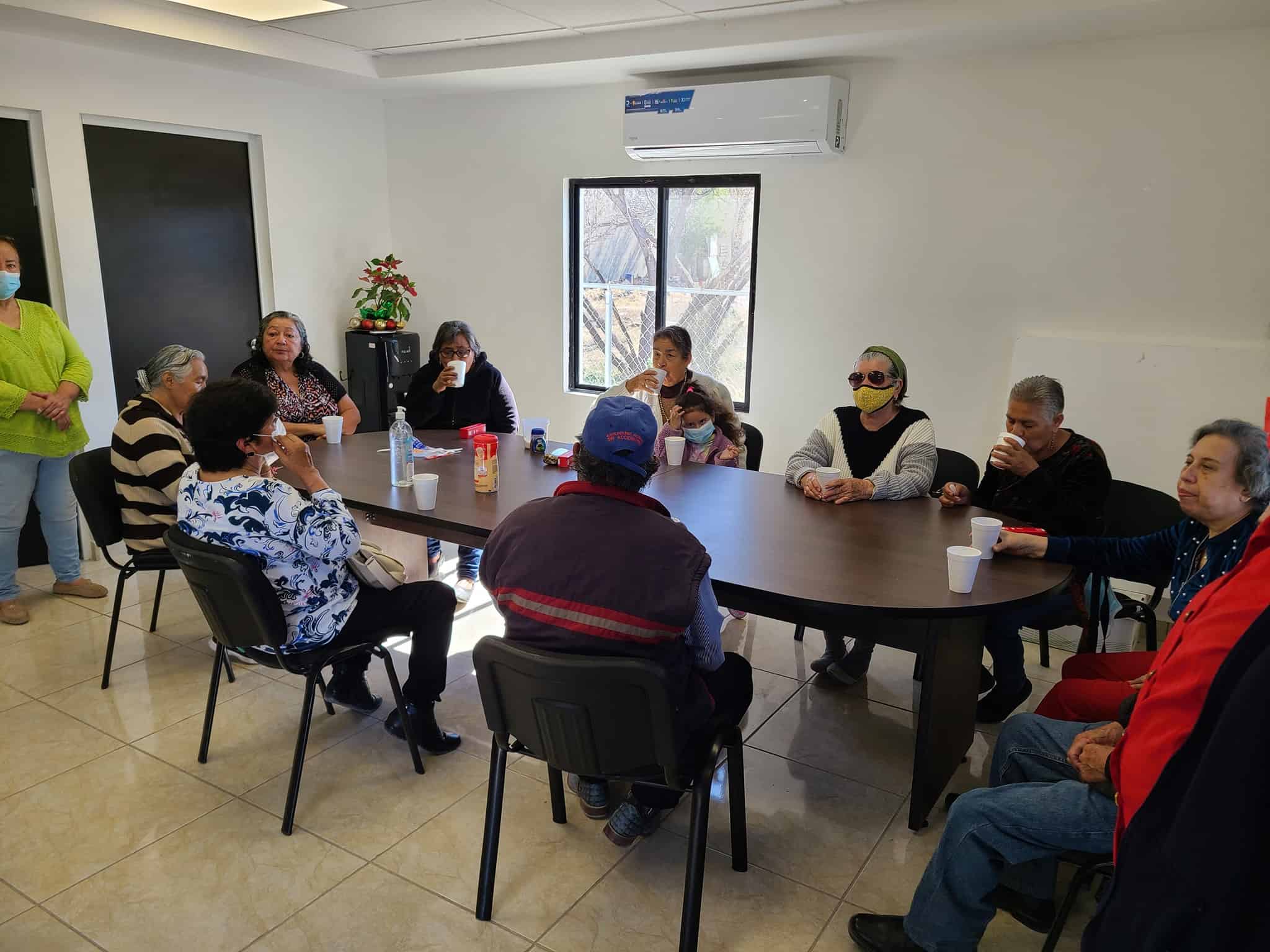 Realizan convivio a adultos mayores en delegación Carranza