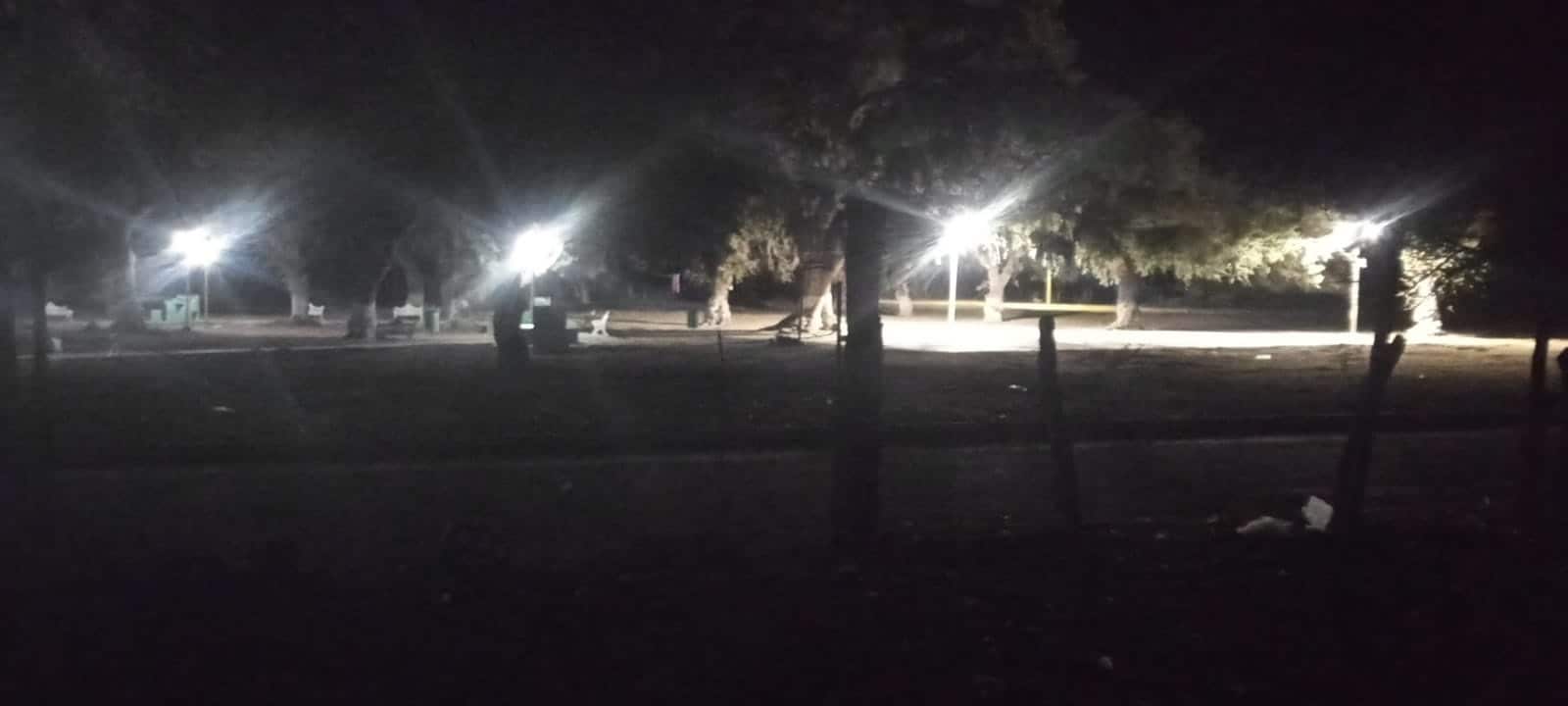 Rehabilitan alumbrado en Plaza Chamacueros a  petición de vecinos