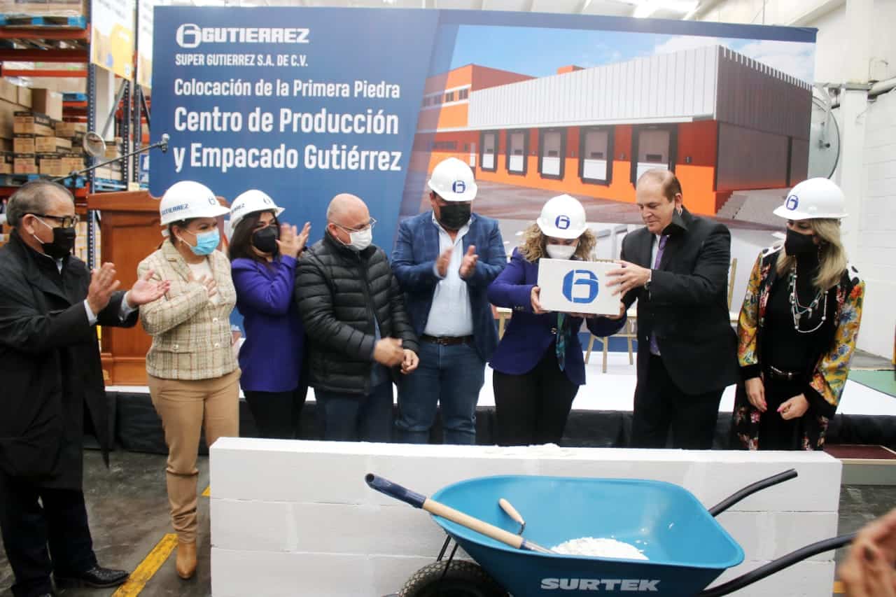 Reconoce Diana Haro a familia Gutiérrez, como impulsores del desarrollo en carbonífera