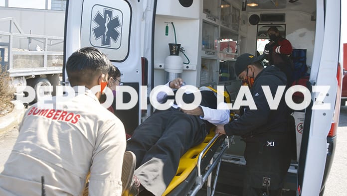 Lo encandila el sol y causa accidente