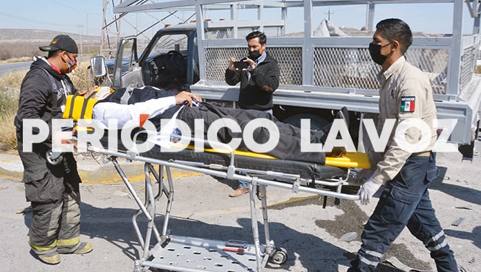Lo encandila el sol y causa accidente