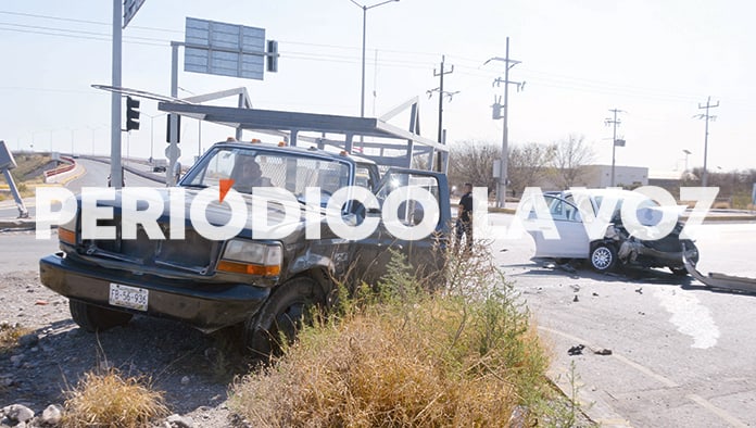 Lo encandila el sol y causa accidente
