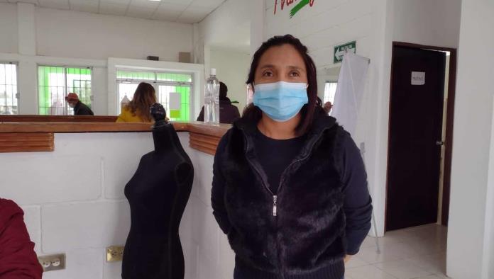 Ofrecen taller de costura en Centro Comunitario