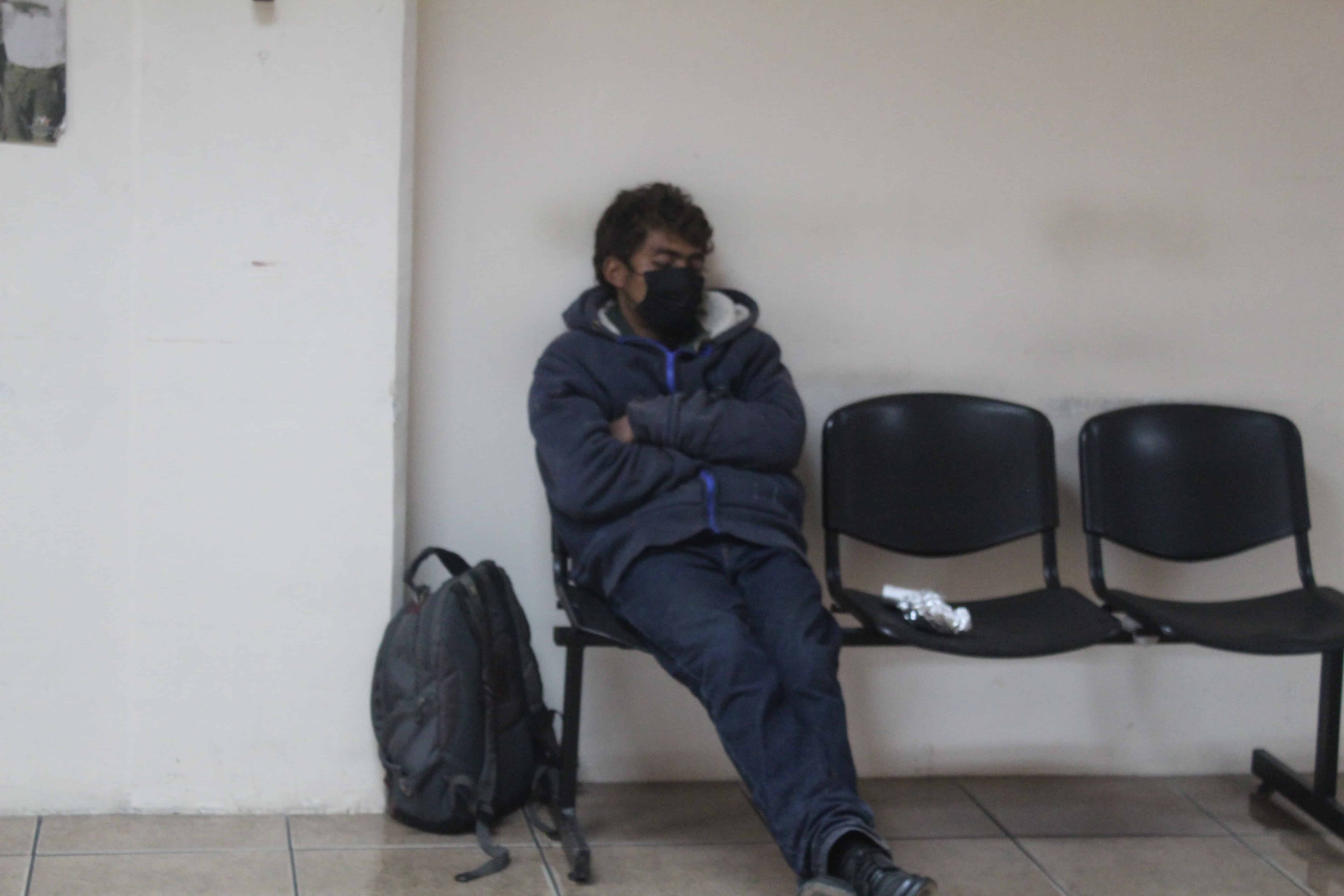 Abren refugios temporales por frio y lluvia