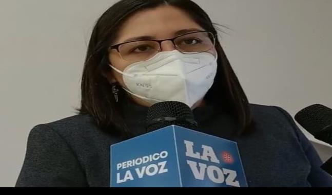 Encabeza Pily Valenzuela celebración a la bandera en el auditorio municipal