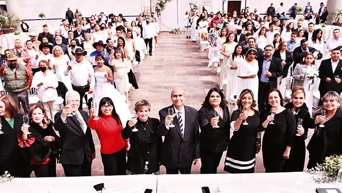 Cumple DIF el sueño de 66 parejas
