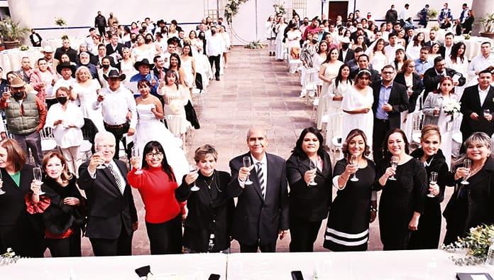 Cumple DIF el sueño de 66 parejas