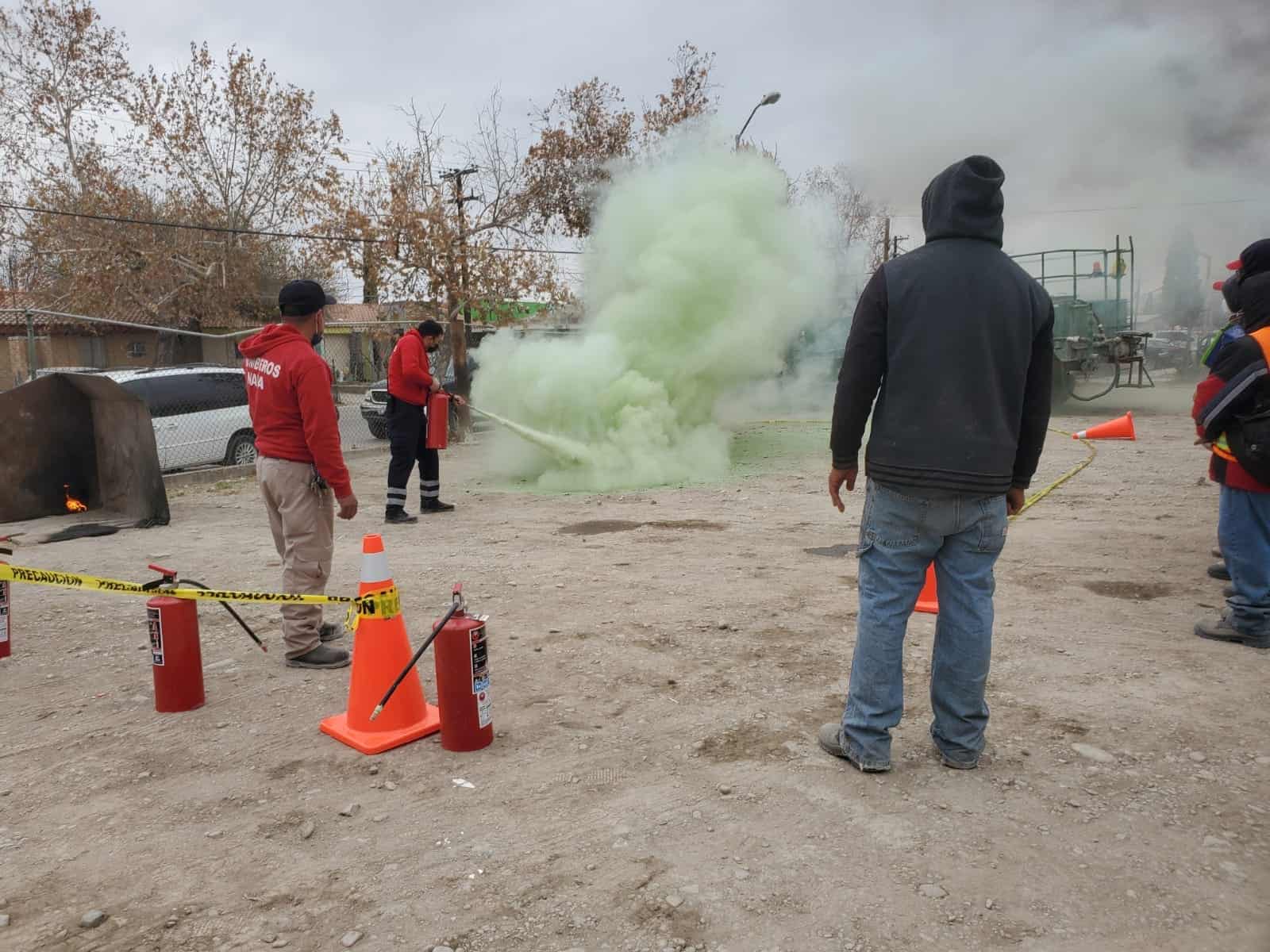 Dan capacitación PC y Bomberos para el departamento de ecología