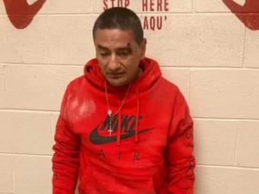 El conductor y un pasajero fueron detenidos y transportados a la cárcel del condado de Dimmit. Por fortuna nadie resultó lesionado de gravedad.