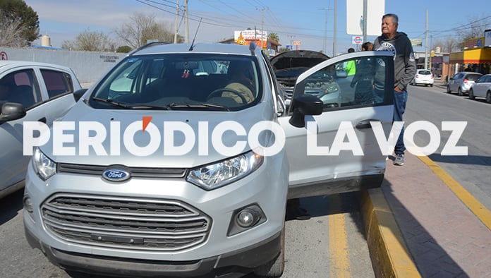 Invade carril y le pegan por detrás