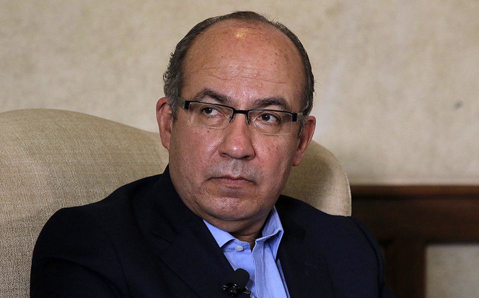 Felipe Calderón respondió a estos señalamientos y dijo que, lo cínico, lo realmente cínico es mandarles abrazos a esos asesinos, acusó.