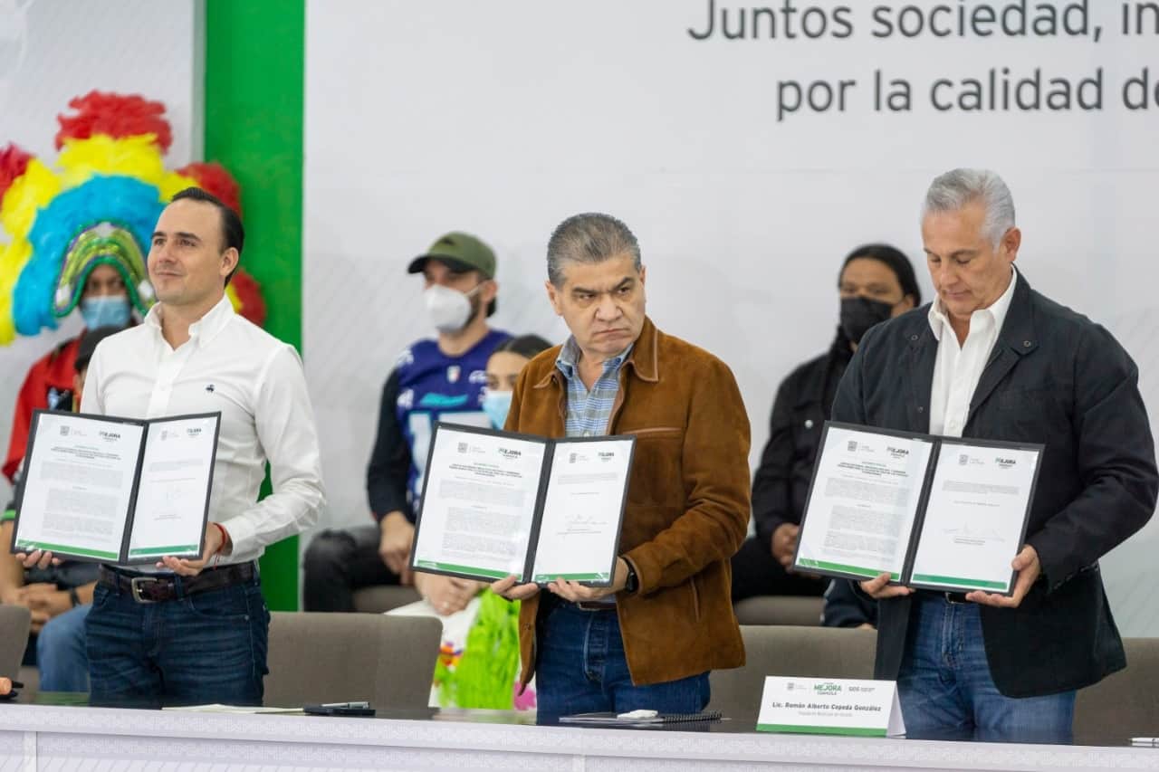 Firma Riquelme acuerdo social