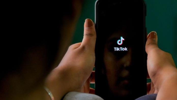 Graba a su jefa hablando mal de ella, sube el video a TikTok y se vuelve viral