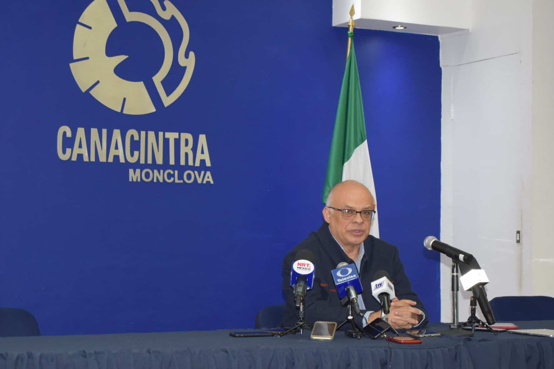 Trabajan empresarios en un plan de promoción para atraer inversiones a la región Centro, informó Alejandro Loya, presidente de Canacintra.