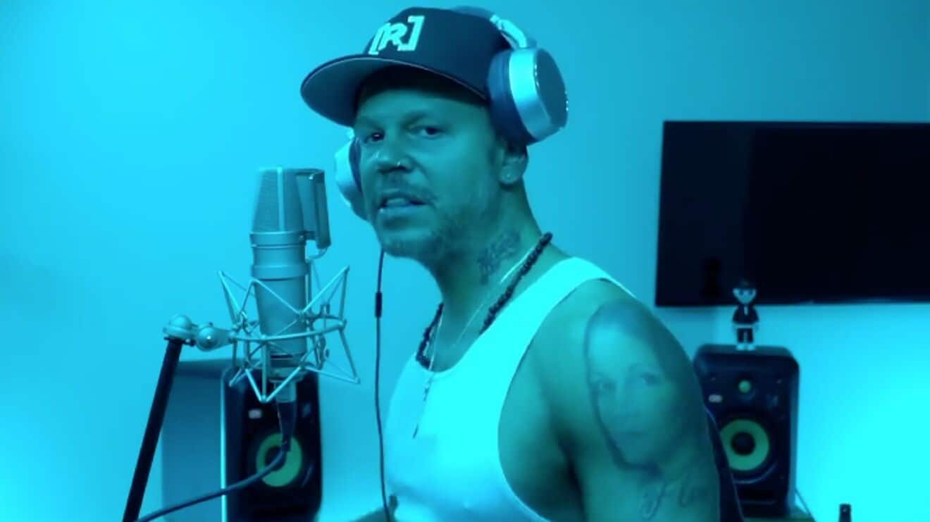 Residente ataca a J Balvin en canción lo llama imbécil con cabello de colores