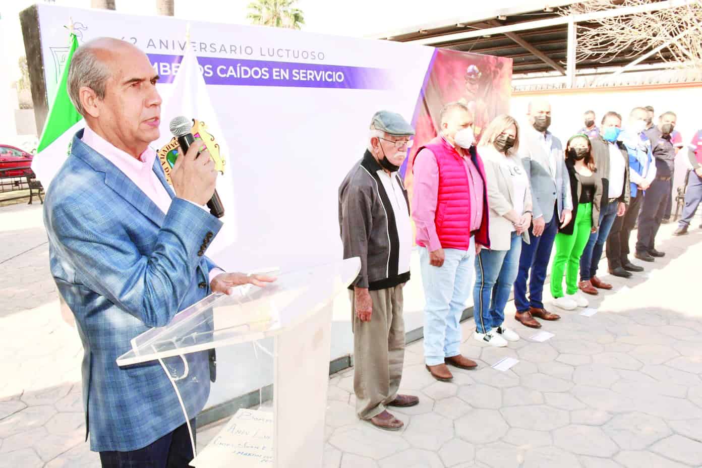 Recuerdan a bomberos fallecidos