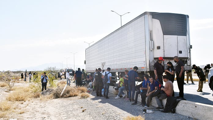 Abandonan para morir a 200 migrantes