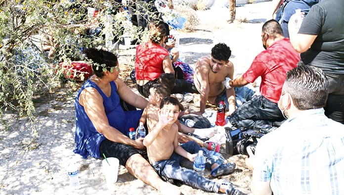 Abandonan para morir a 200 migrantes
