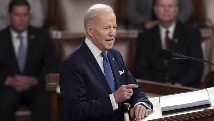 Biden prohíbe importación de petróleo de Rusia tras presiones en Estados Unidos