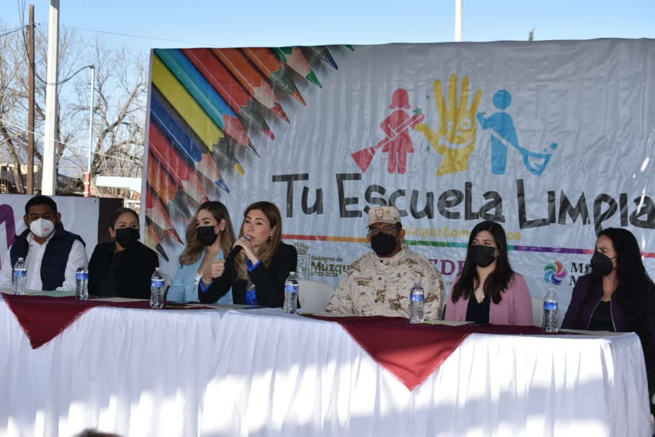 Suma esfuerzos alcaldesa para rehabilitar planteles educativos de Múzquiz