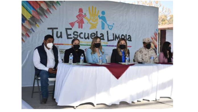 Suma esfuerzos alcaldesa para rehabilitar planteles educativos de Múzquiz