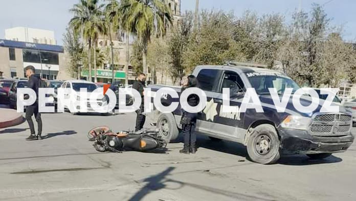 Testigos afirmaron que la Policía Municipal se pasó la luz roja.