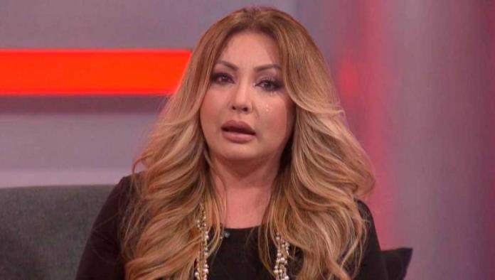 Paty Navidad anuncia que su papá está en Terapia Intensiva, grave