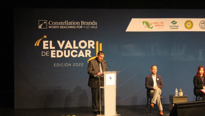 Ponen en marcha programa de becas