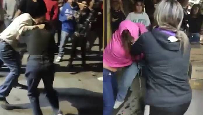 Se pelean en pleno puesto de elotes, dos mujeres se liaron a golpes en las inmediaciones de la calle Olivares en la colonia Borja.