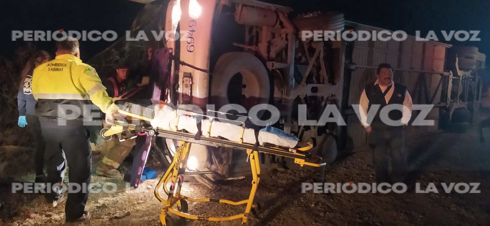 Vuelca autobús; un muerto y ocho lesionados