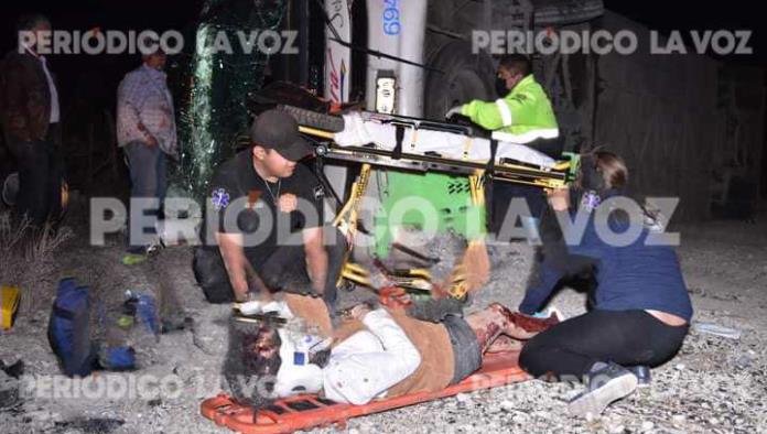 Vuelca autobús; un muerto y ocho lesionados