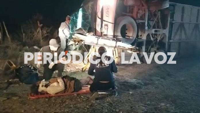 Nueva Rosita: ¡Vuelca autobús; 1 muerto!