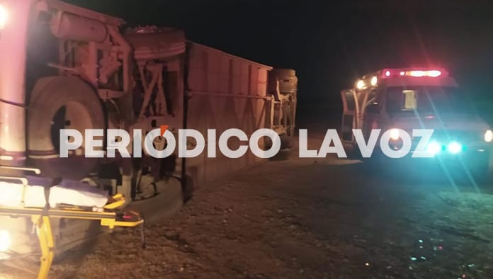 Nueva Rosita: ¡Vuelca autobús; 1 muerto!