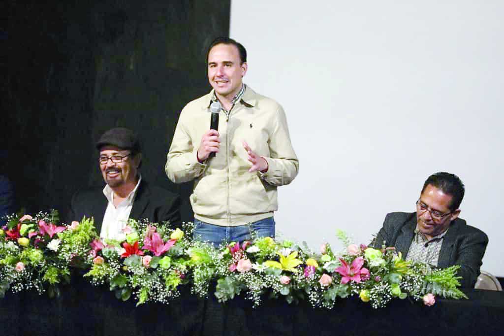 Se reúne Manolo con sector social
