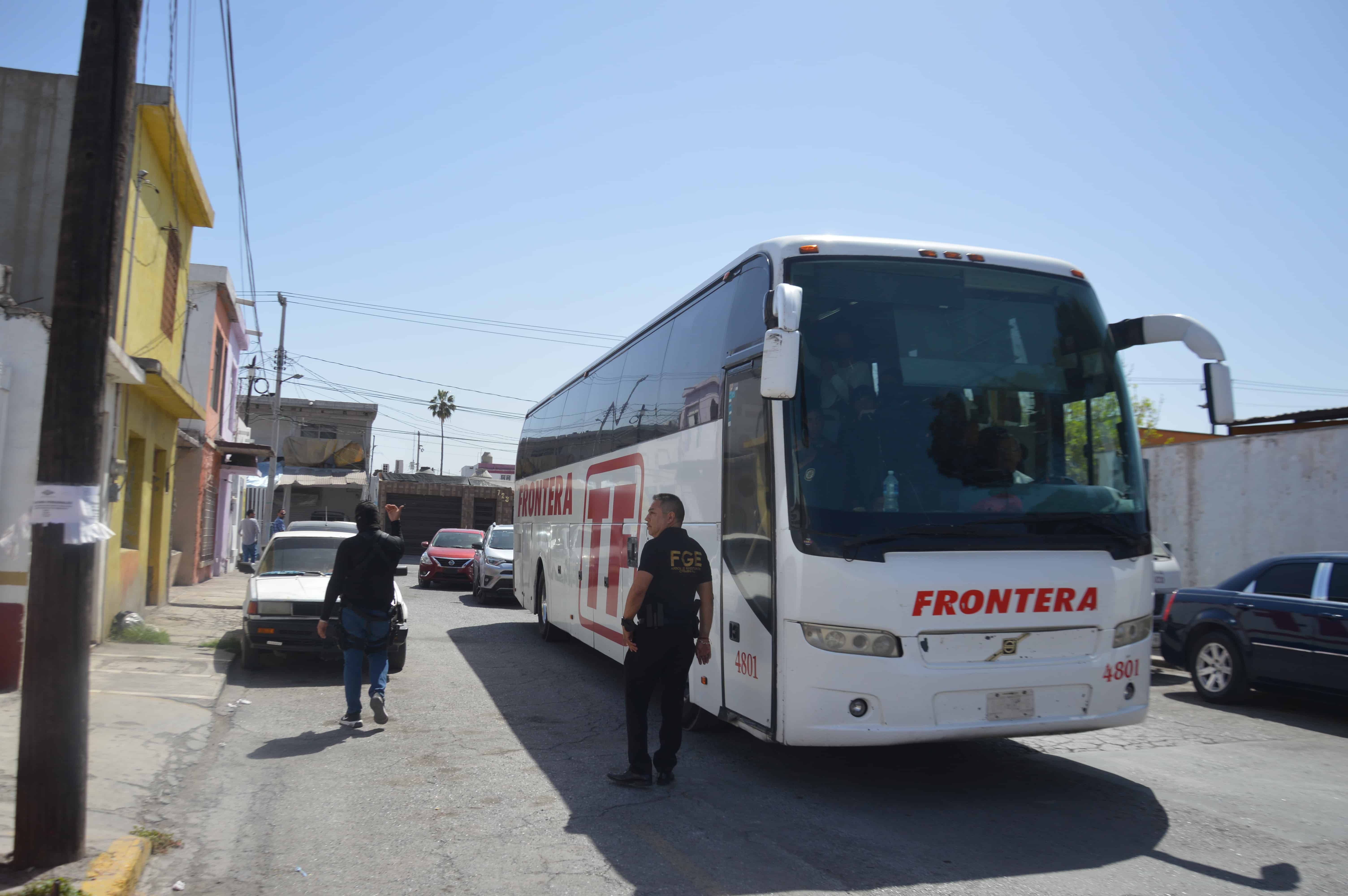 Rescatan ahora a 43 migrantes