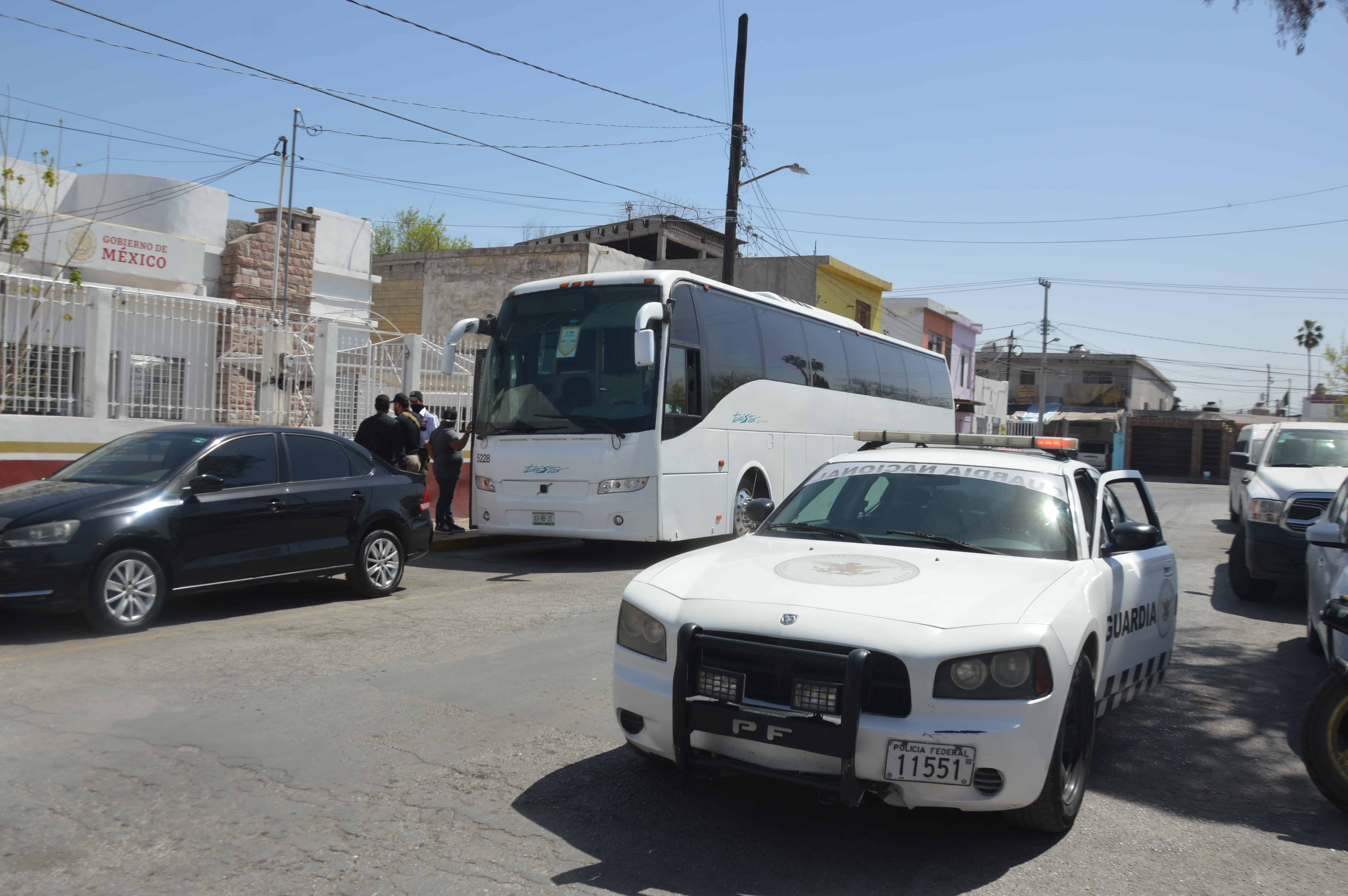 Rescatan ahora a 43 migrantes
