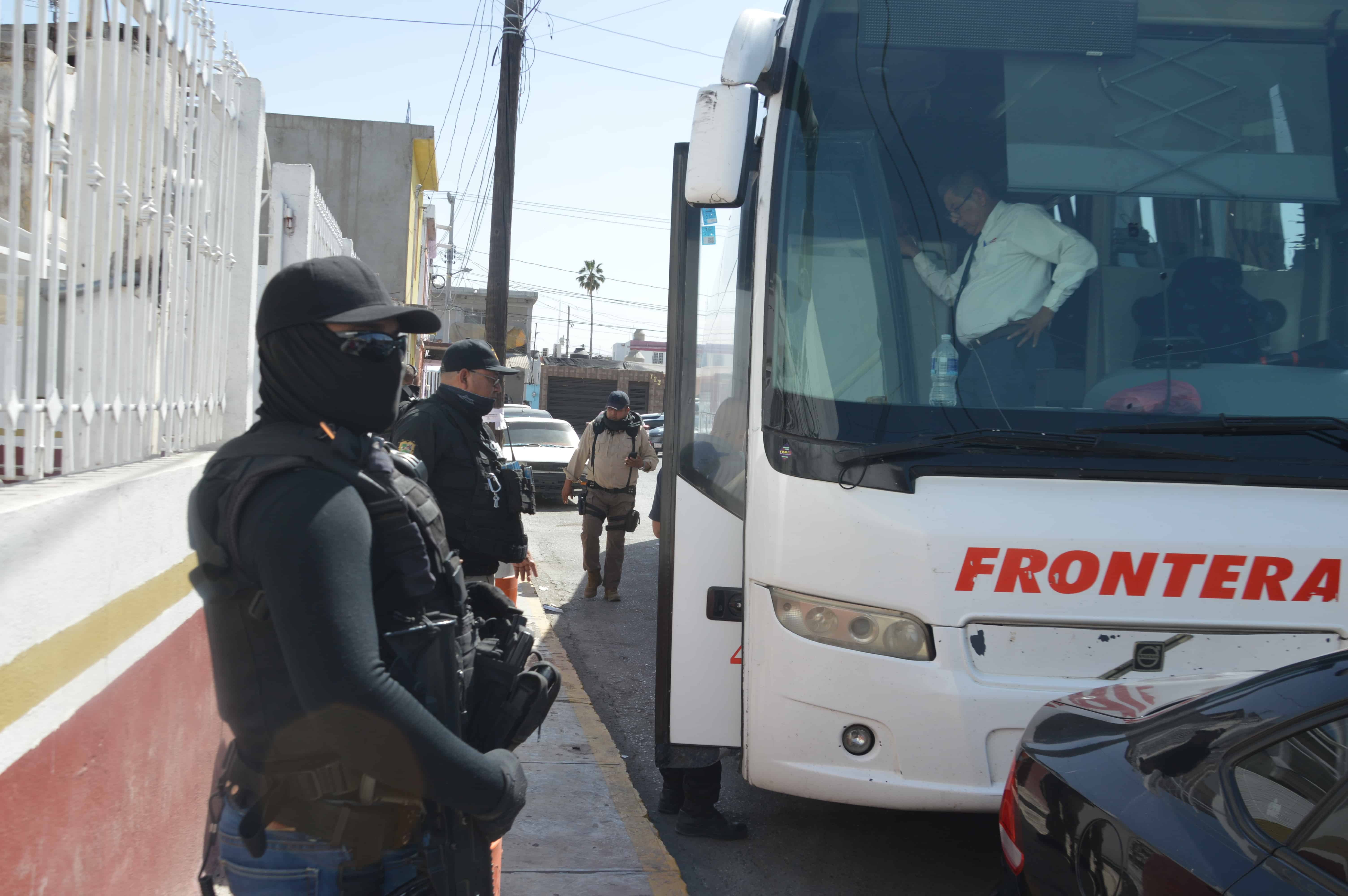 Rescatan ahora a 43 migrantes