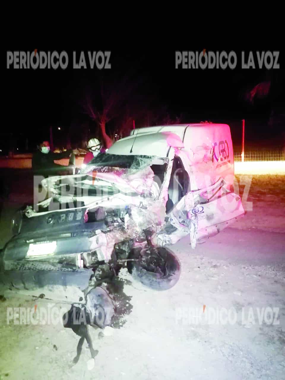 La pareja de motociclistas perdieron la vida al instante tras el fuerte impacto.