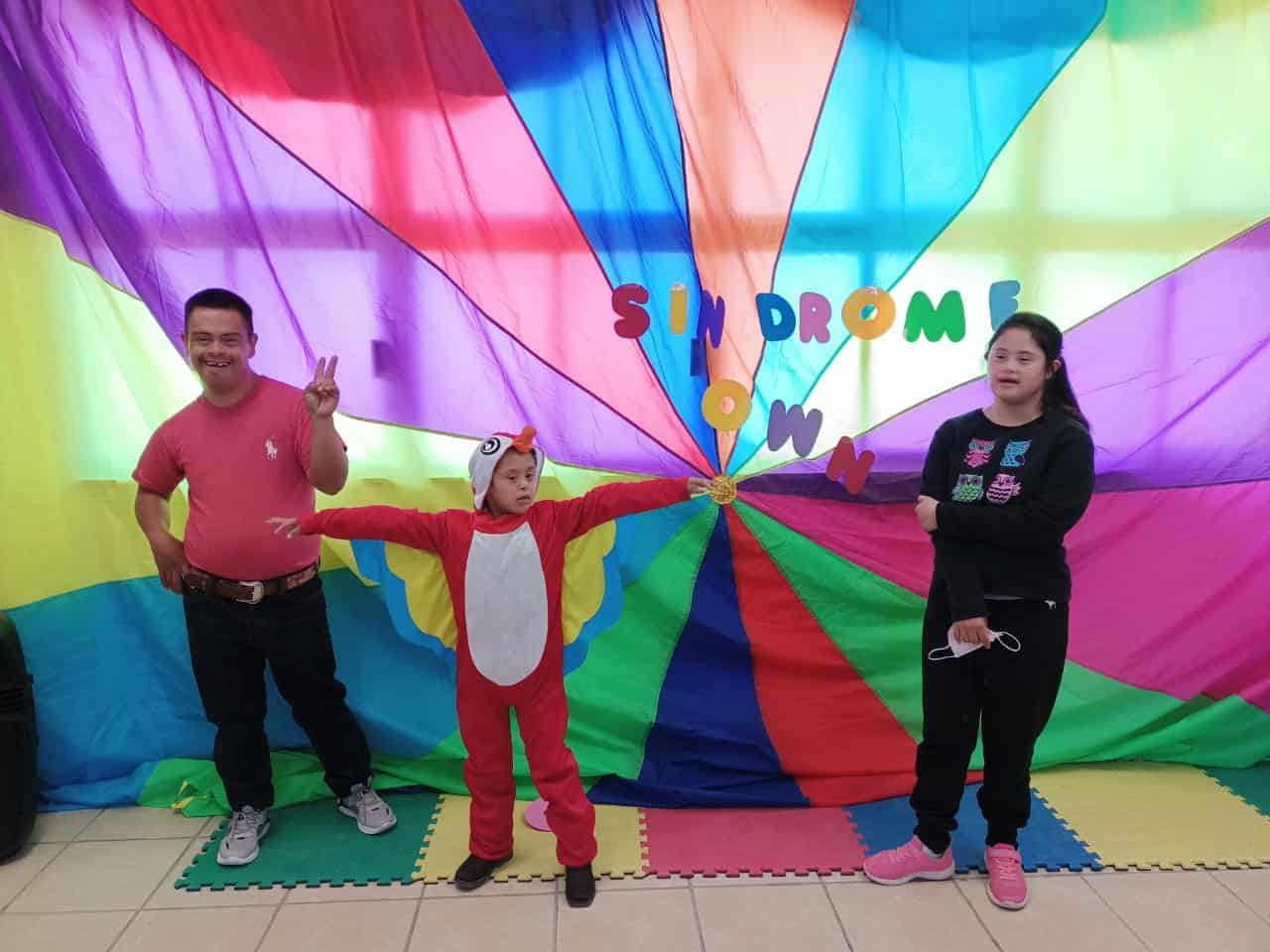Celebran la primavera niños del CAM 40