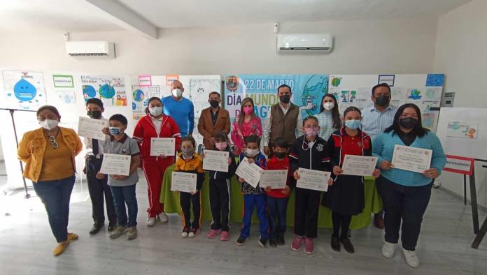 Premian a ganadores de concurso de dibujo