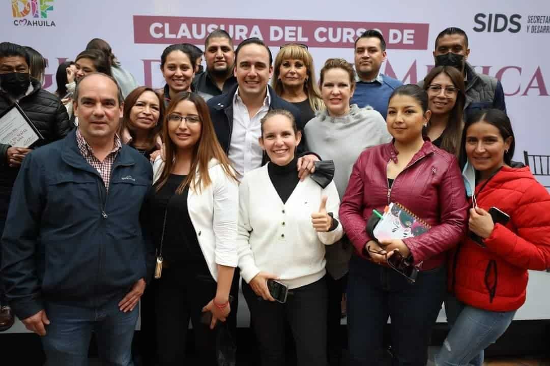 Fortalecen inclusión con lenguaje de señas