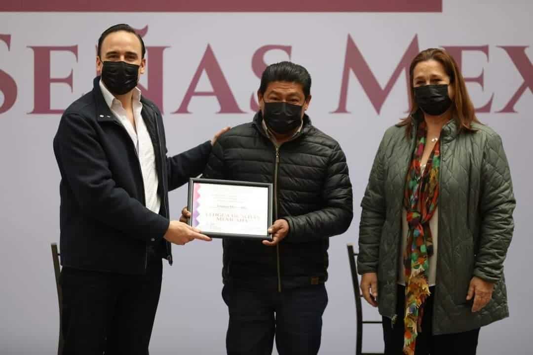 Fortalecen inclusión con lenguaje de señas