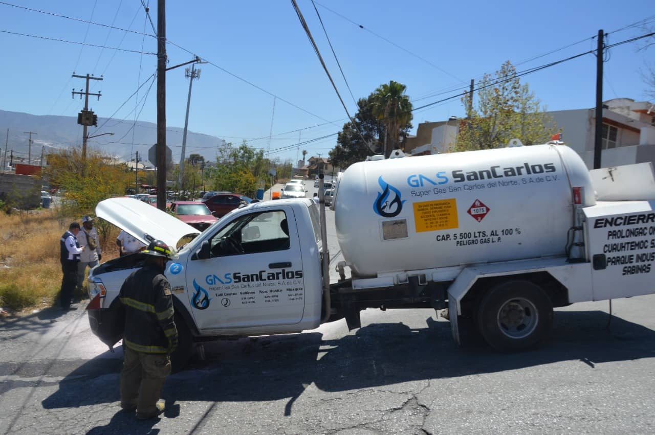 Se incendia pipa de “Gas San Carlos; negligencia casi provoca una tragedia en la Guadalupe