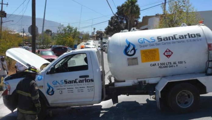 Se incendia pipa de “Gas San Carlos; negligencia casi provoca una tragedia en la Guadalupe