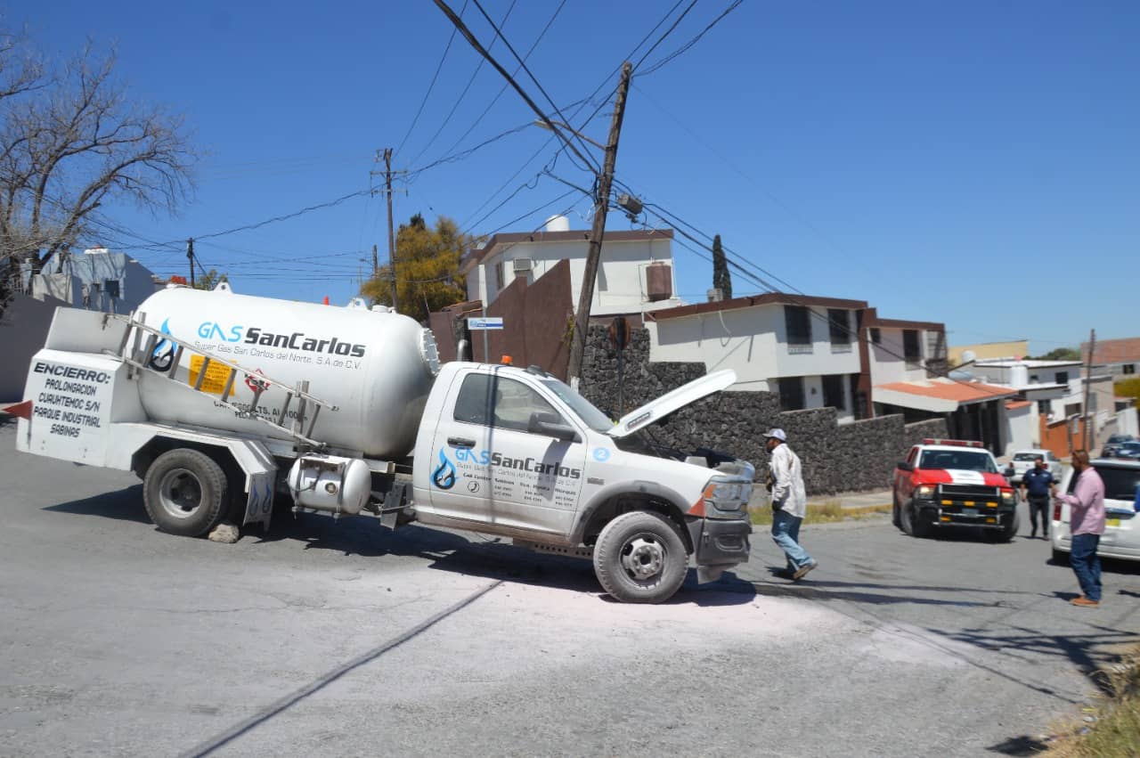 Se incendia pipa de “Gas San Carlos; negligencia casi provoca una tragedia en la Guadalupe