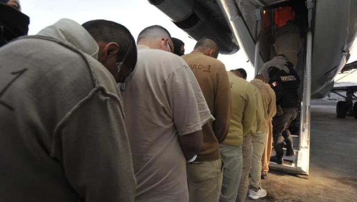 Peligrosos reos son trasladados a CEFERESO de Coahuila