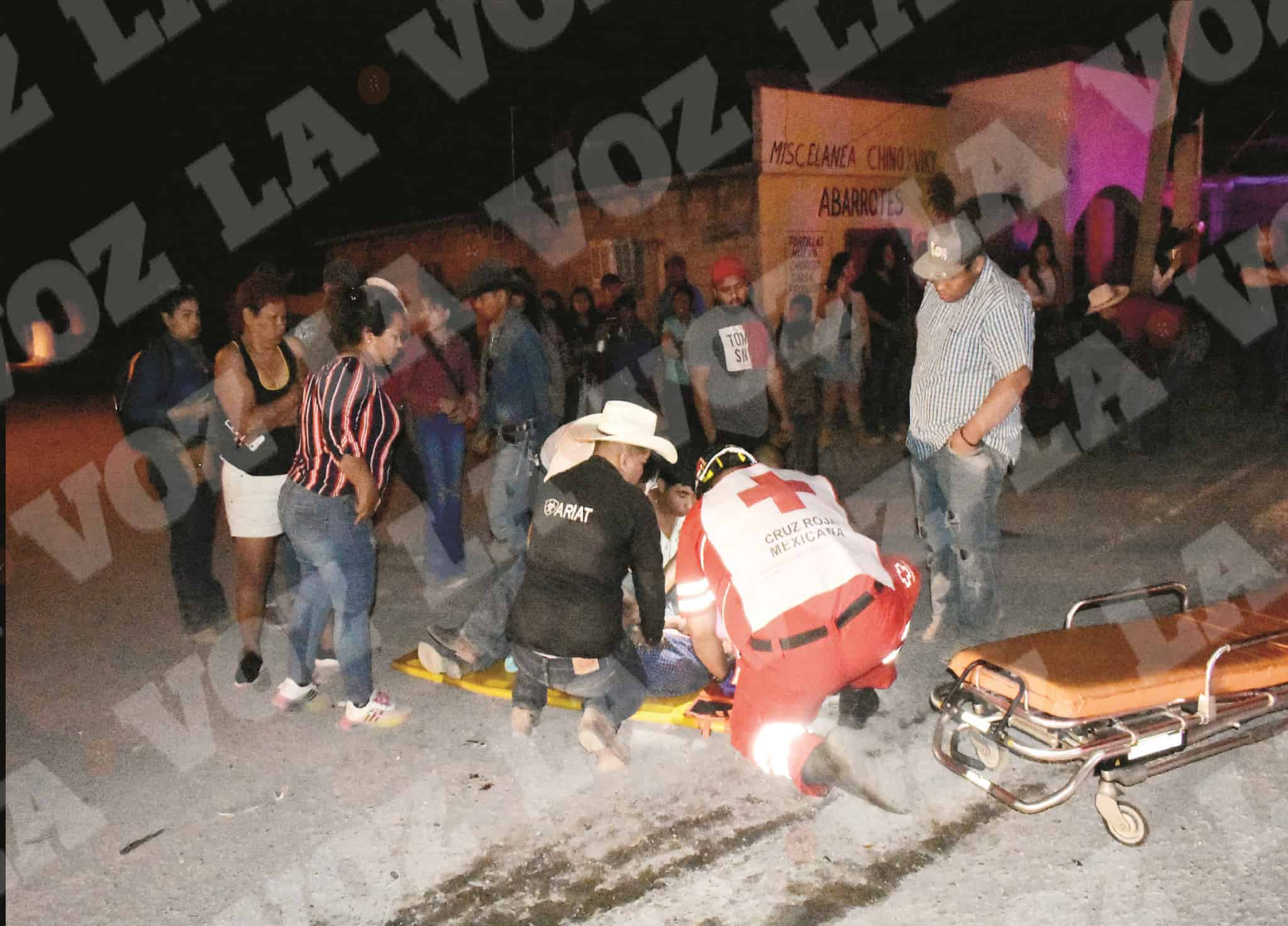 ¡Atropella a 11 jóvenes!; Afuera del Lienzo Charro