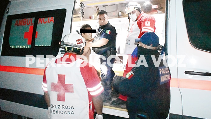 Saltaba sin ropa de techo en techo